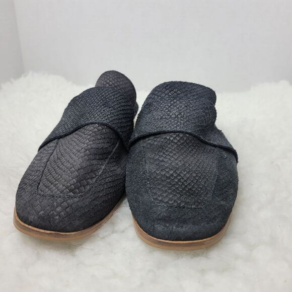 Free People At Ease  Women's Size 6.5 Black slip-on Snake Skin Leather Slide - Picture 3 of 10